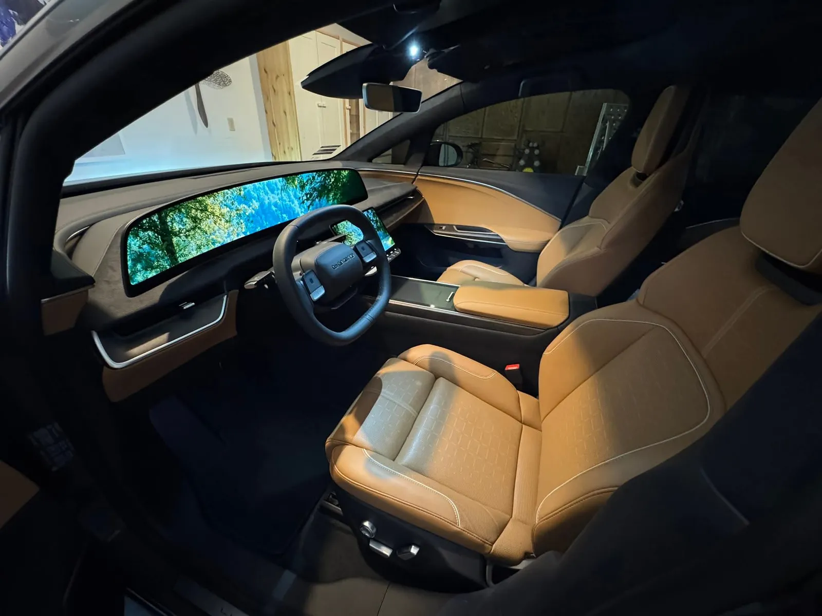 Lucid Motors Lucid Gravity Grand Touring - fotografia 3