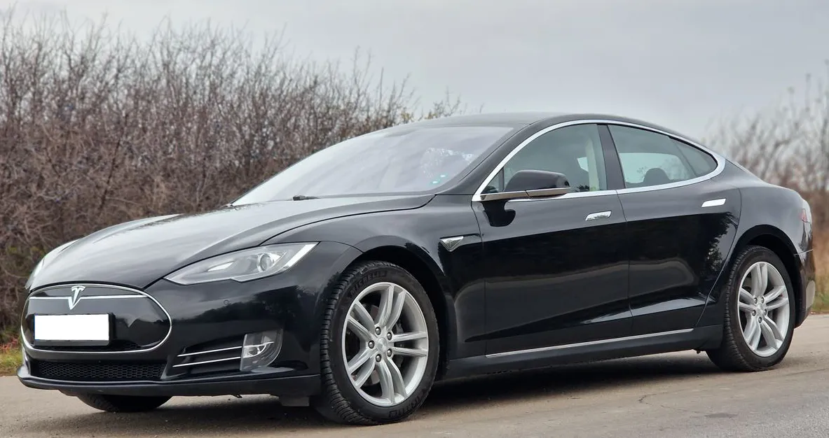 Tesla Tesla Model S 85 - fotografia 1