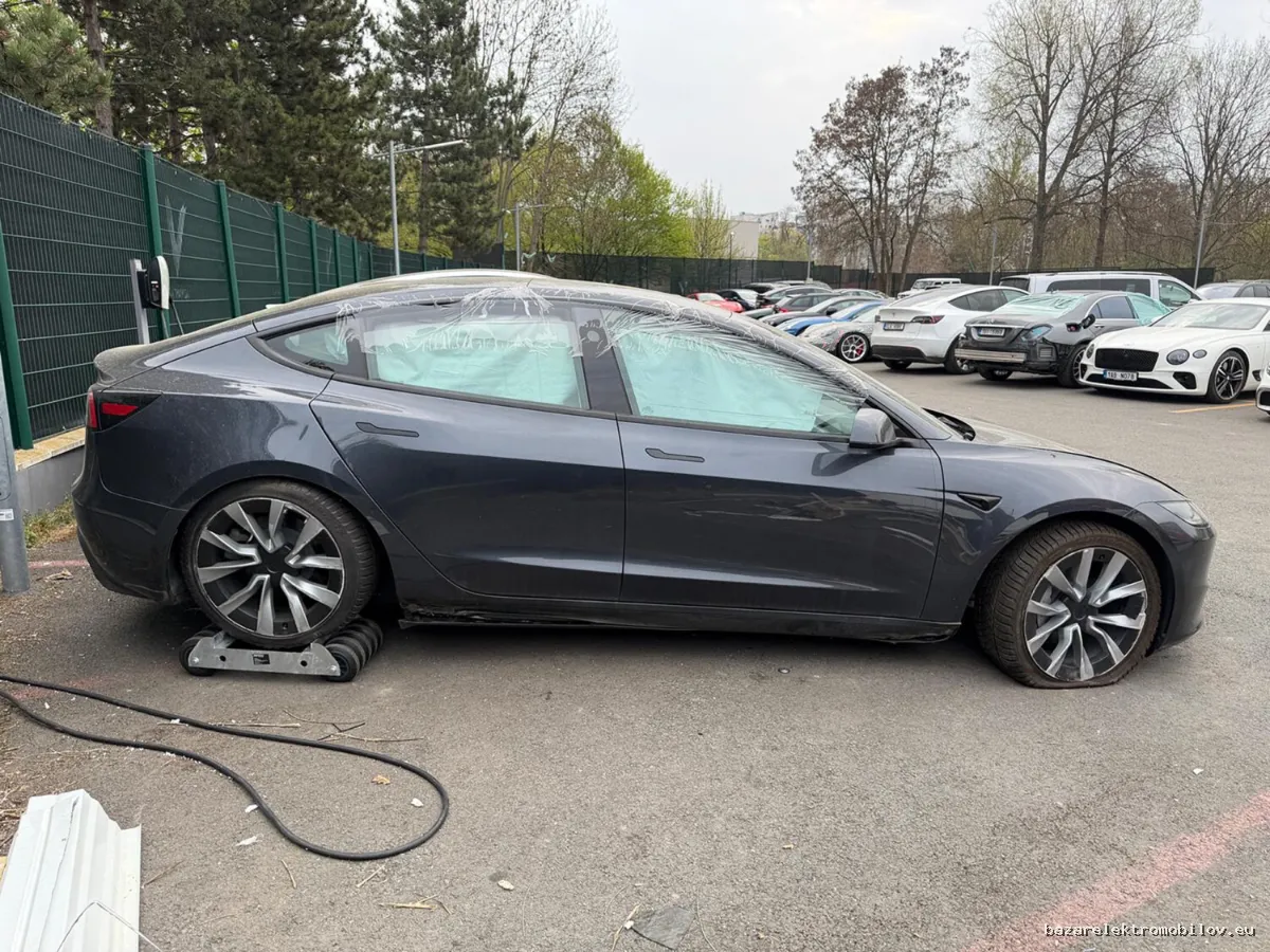 Tesla Model 3 LR RWD - Fotografia inzerátu 2