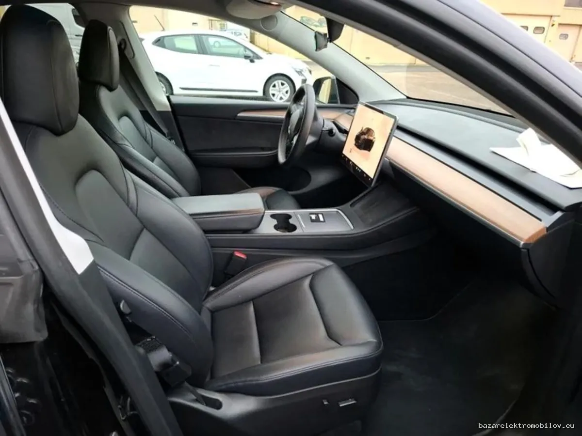 Tesla Model Y Performance - Fotografia inzerátu 12