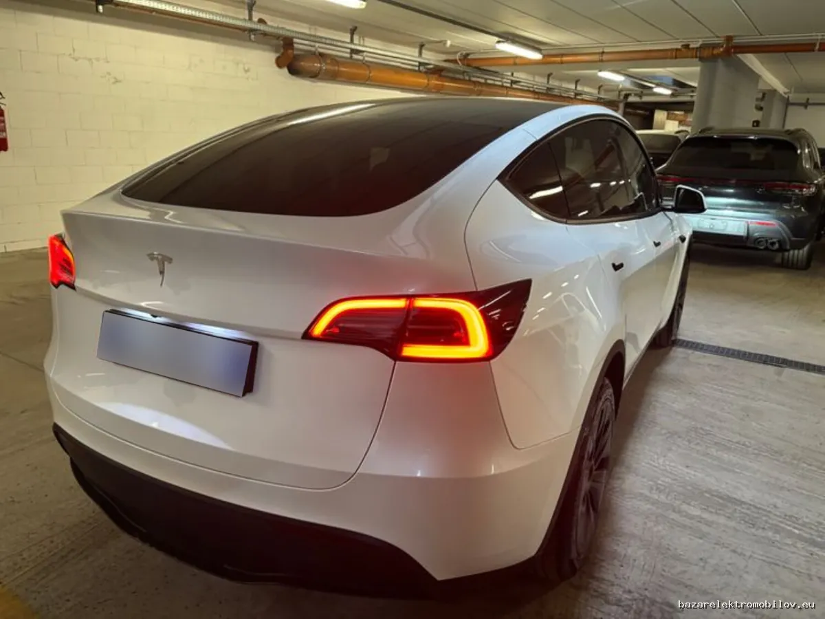 Tesla Model Y RWD LFP - Fotografia inzerátu 4