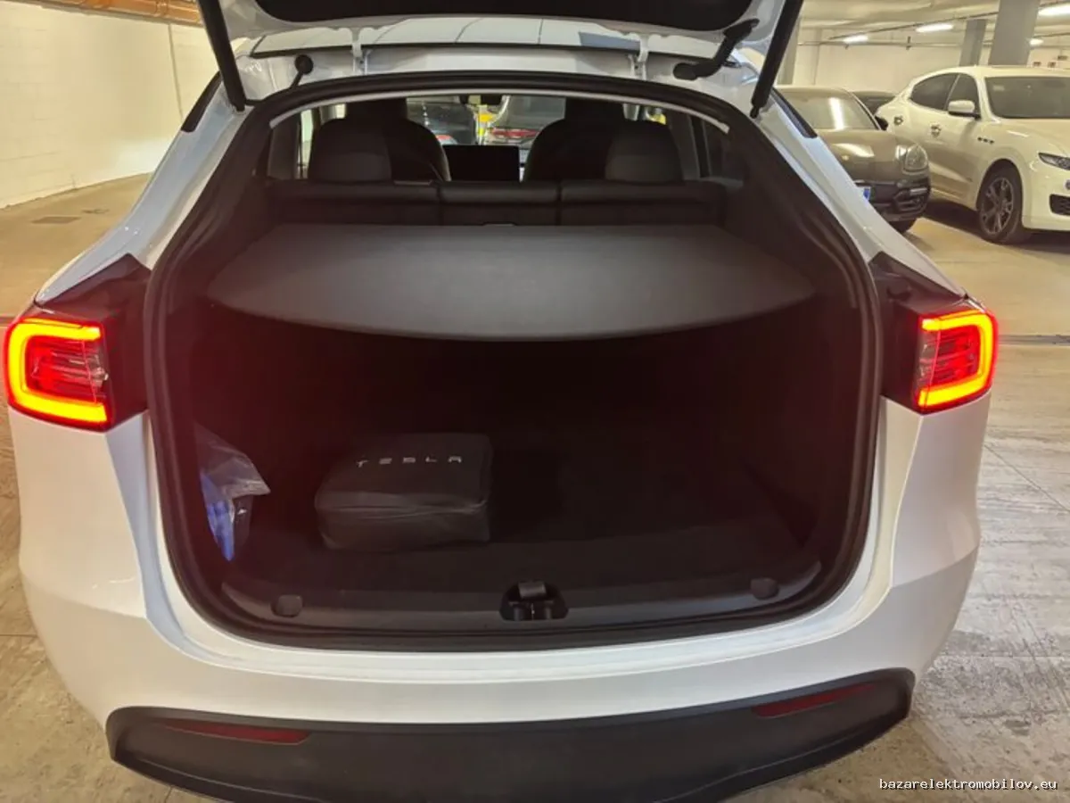 Tesla Model Y RWD LFP - Fotografia inzerátu 5