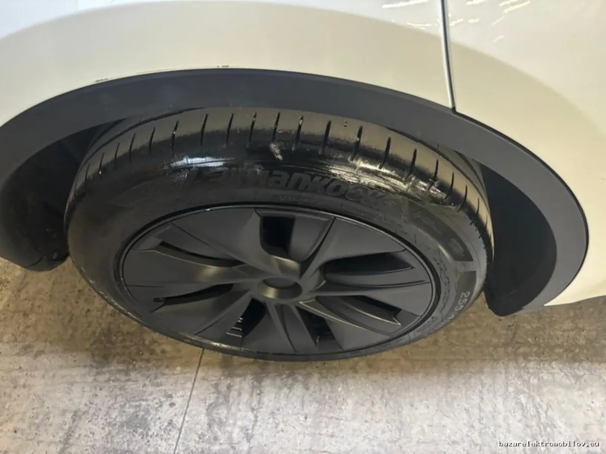 Tesla Model Y RWD LFP - Fotografia inzerátu 9