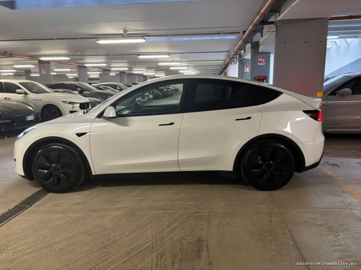 Tesla Model Y RWD LFP - Fotografia inzerátu 11
