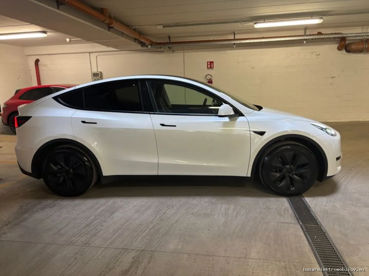 Tesla Model Y RWD LFP - Fotografia inzerátu 12