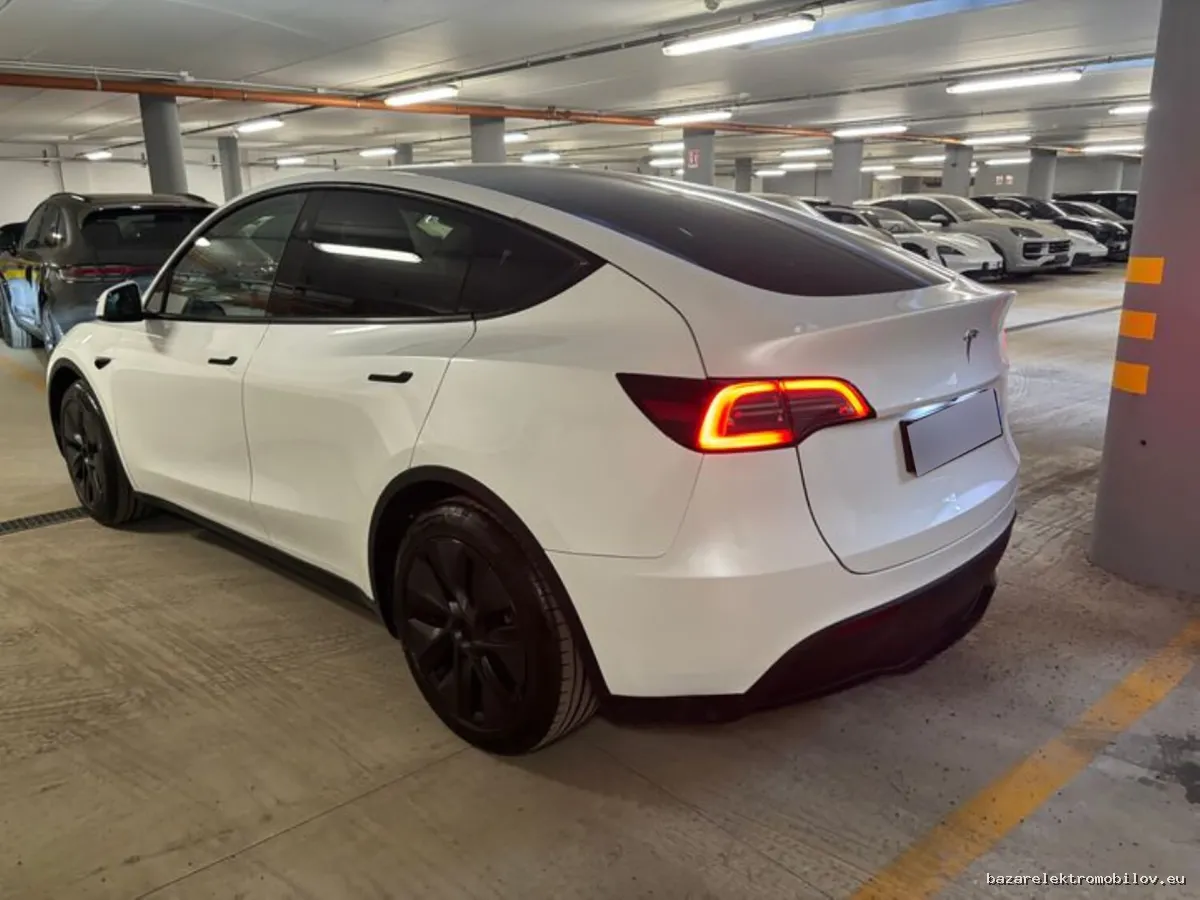 Tesla Model Y RWD LFP - Fotografia inzerátu 10