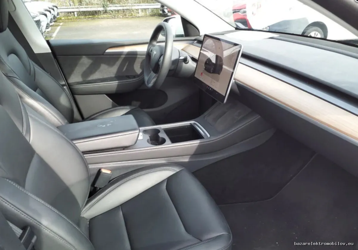 Tesla Model Y LR AWD - Fotografia inzerátu 3