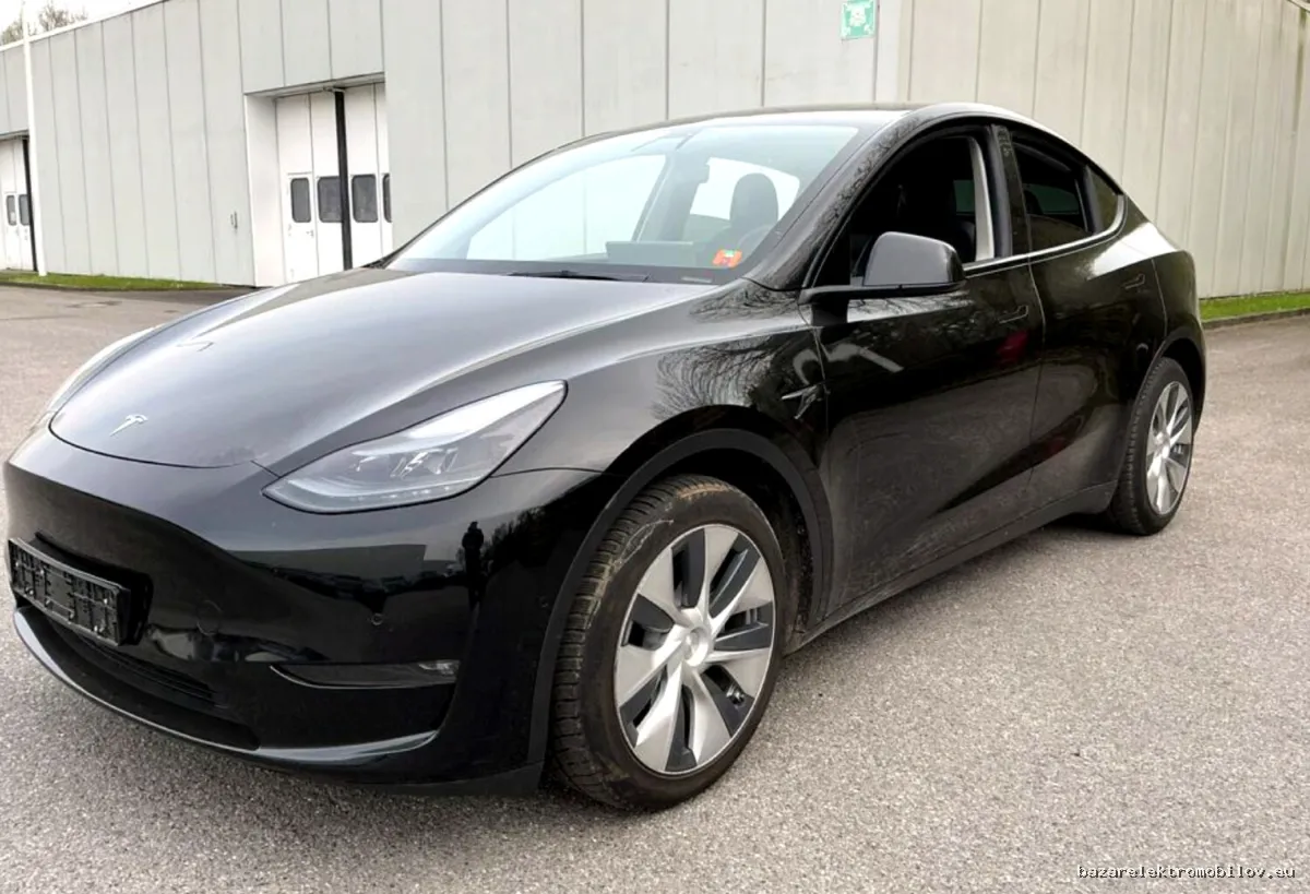 Tesla Y Long Range AWD