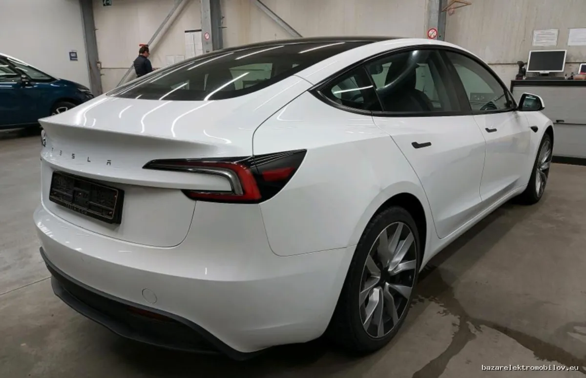 Tesla Model 3 RWD Highland 2023-2025 - Fotografia inzerátu 2