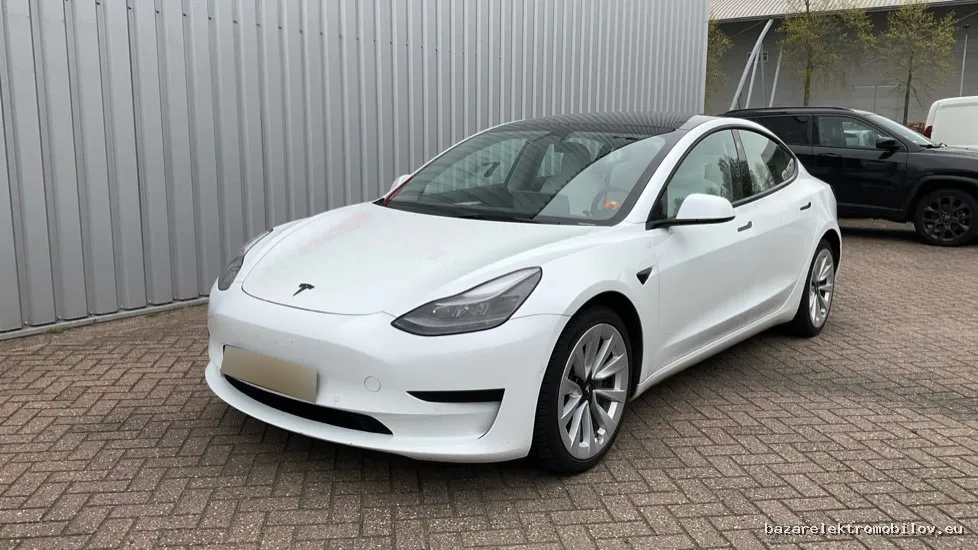 Tesla Model 3 RWD LFP - Fotografia inzerátu 1