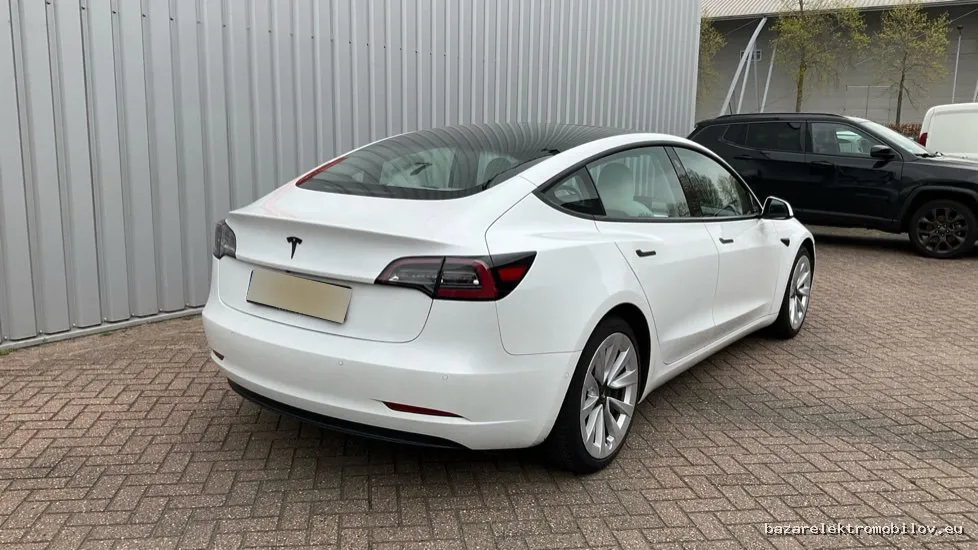 Tesla Model 3 RWD LFP - Fotografia inzerátu 3