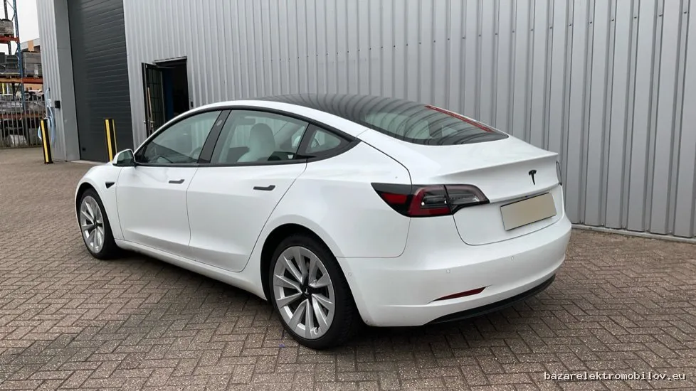 Tesla Model 3 RWD LFP - Fotografia inzerátu 4