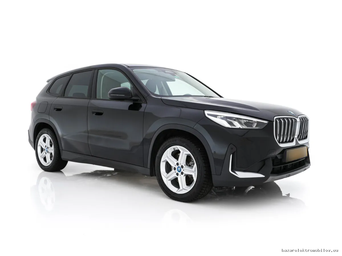 BMW iX1 xDrive30 - Fotografia inzerátu 2