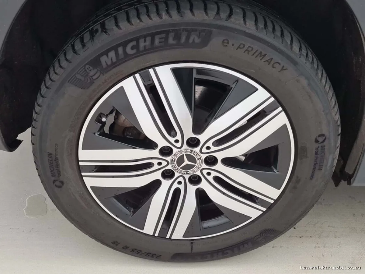 Mercedes-Benz EQB 300 4MATIC 2022-2023 - Fotografia inzerátu 13