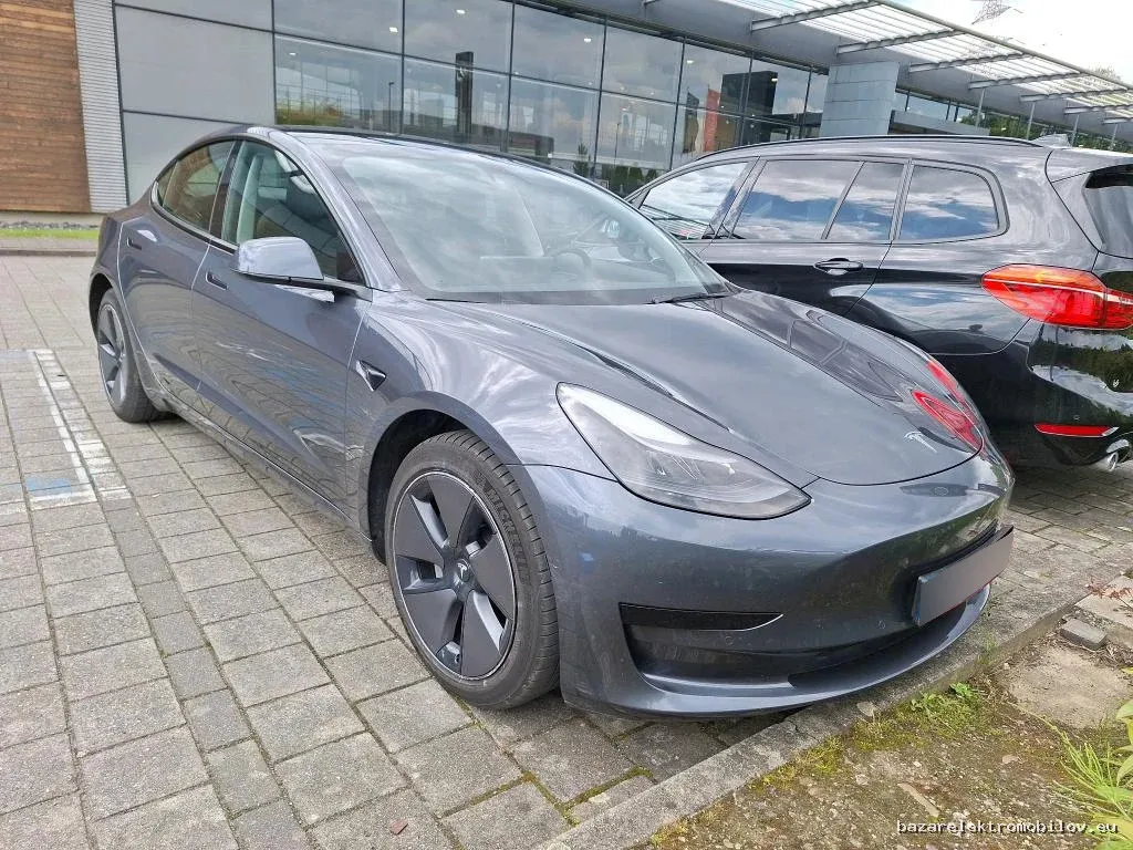 Tesla Model 3 RWD LFP