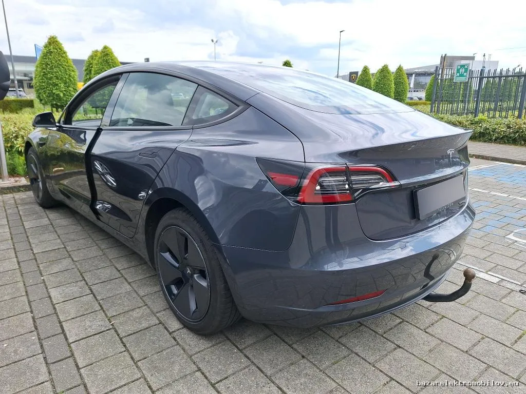 Tesla Model 3 RWD LFP - Fotografia inzerátu 5