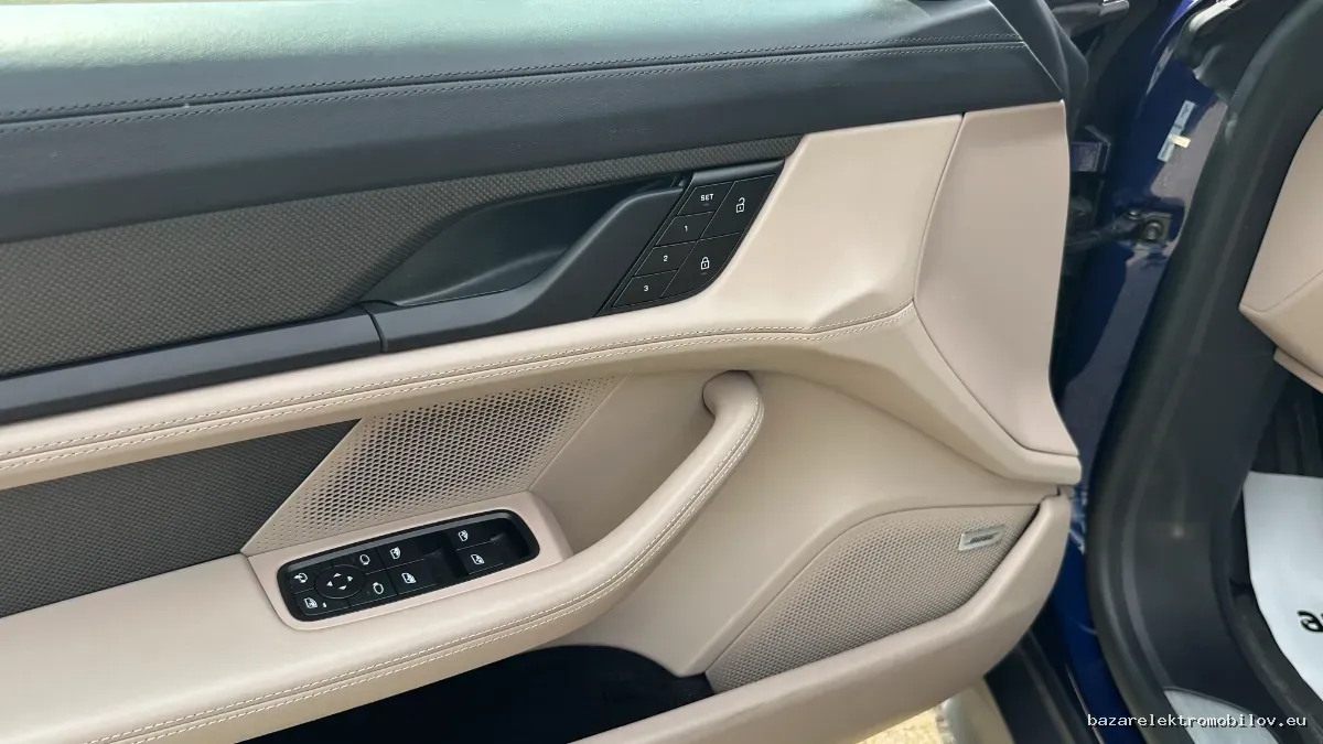 Porsche Taycan 4S Plus - Fotografia inzerátu 12