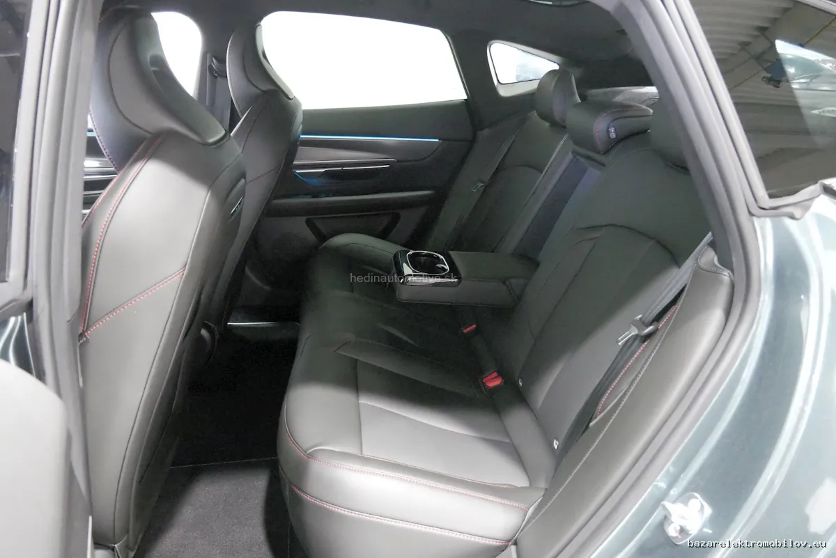 Xpeng P7 AWD Performance - Fotografia inzerátu 15