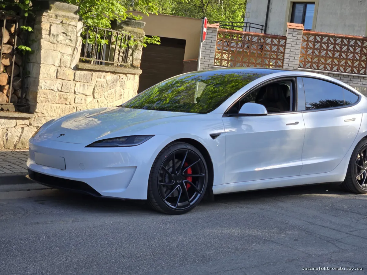 Tesla Model 3 Performance