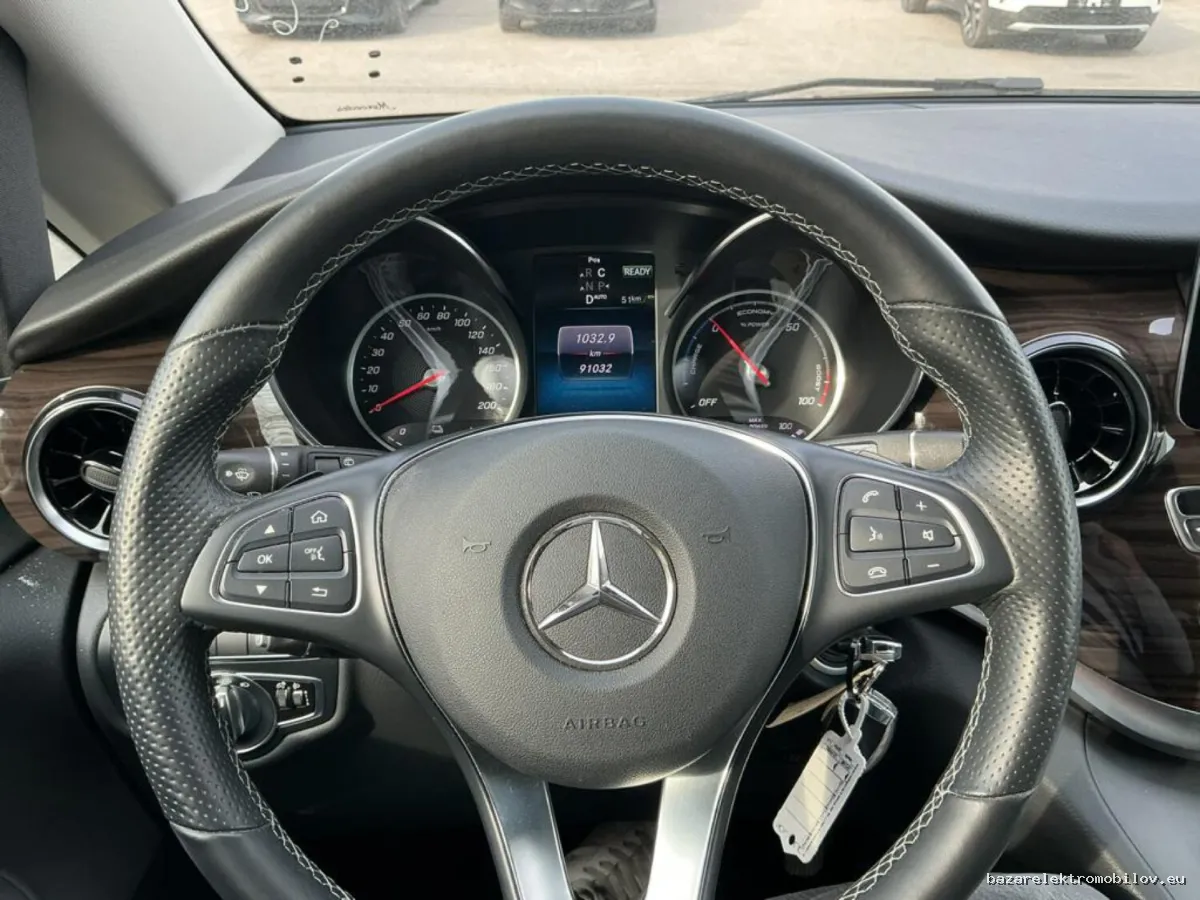 Mercedes-Benz EQV 300 Long - Fotografia inzerátu 14
