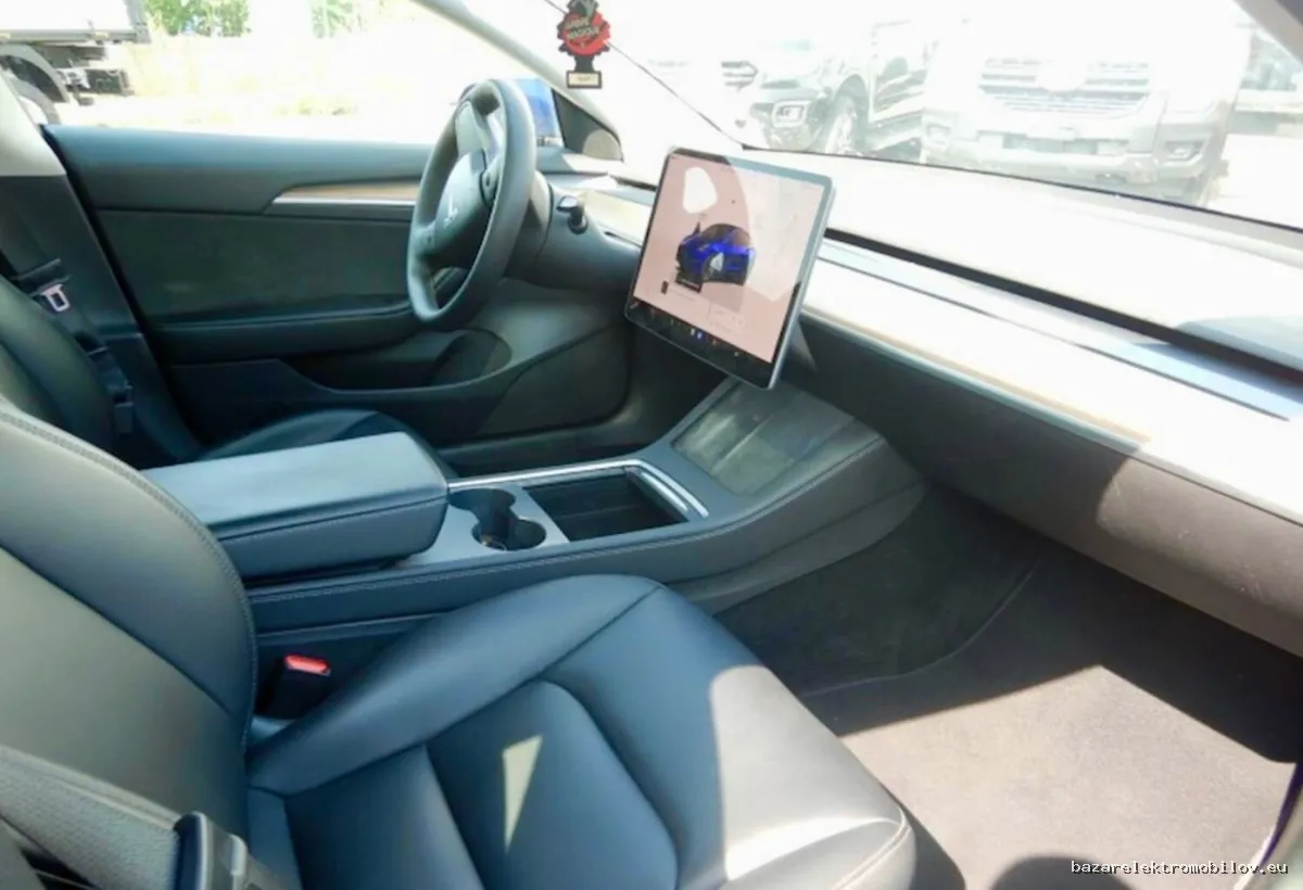 Tesla Model 3 RWD LFP - Fotografia inzerátu 7
