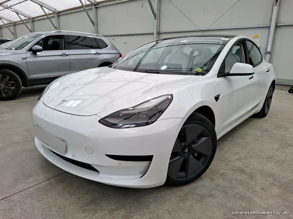 Tesla Model 3 SR Plus LFP - Fotografia inzerátu 1