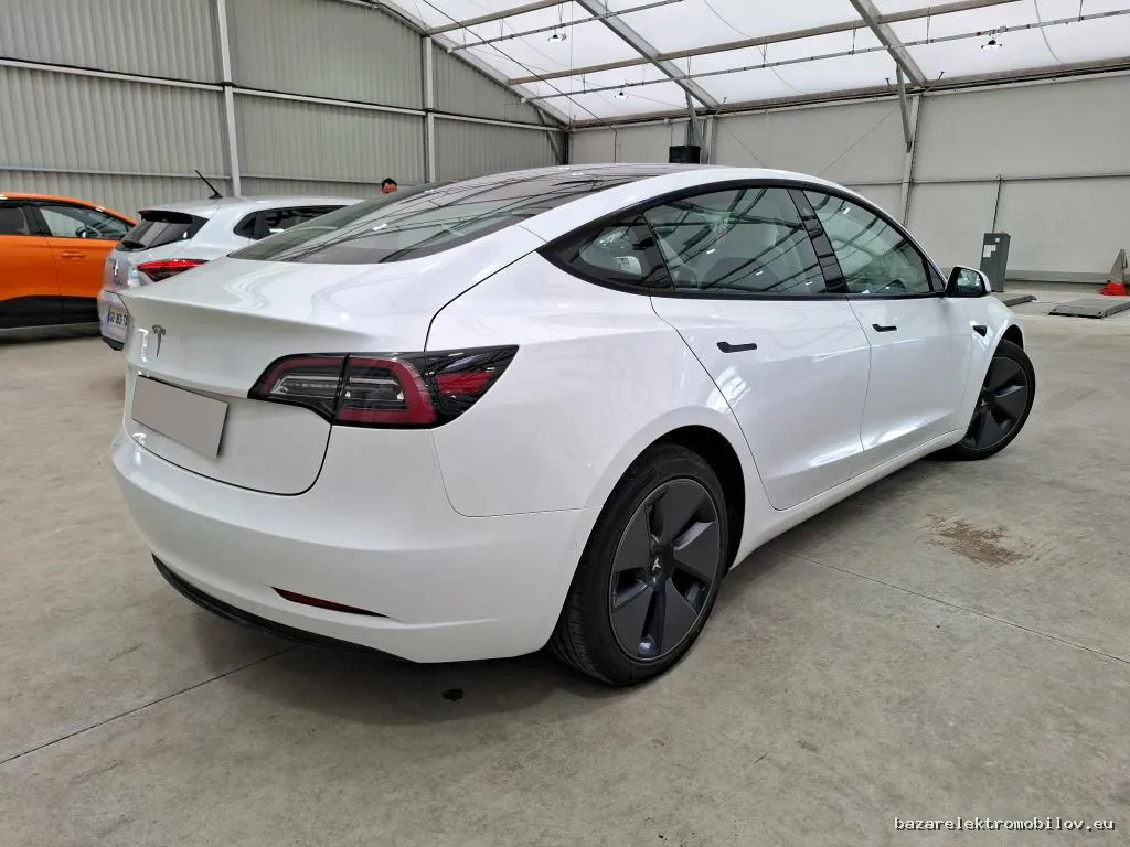 Tesla Model 3 SR Plus LFP - Fotografia inzerátu 3