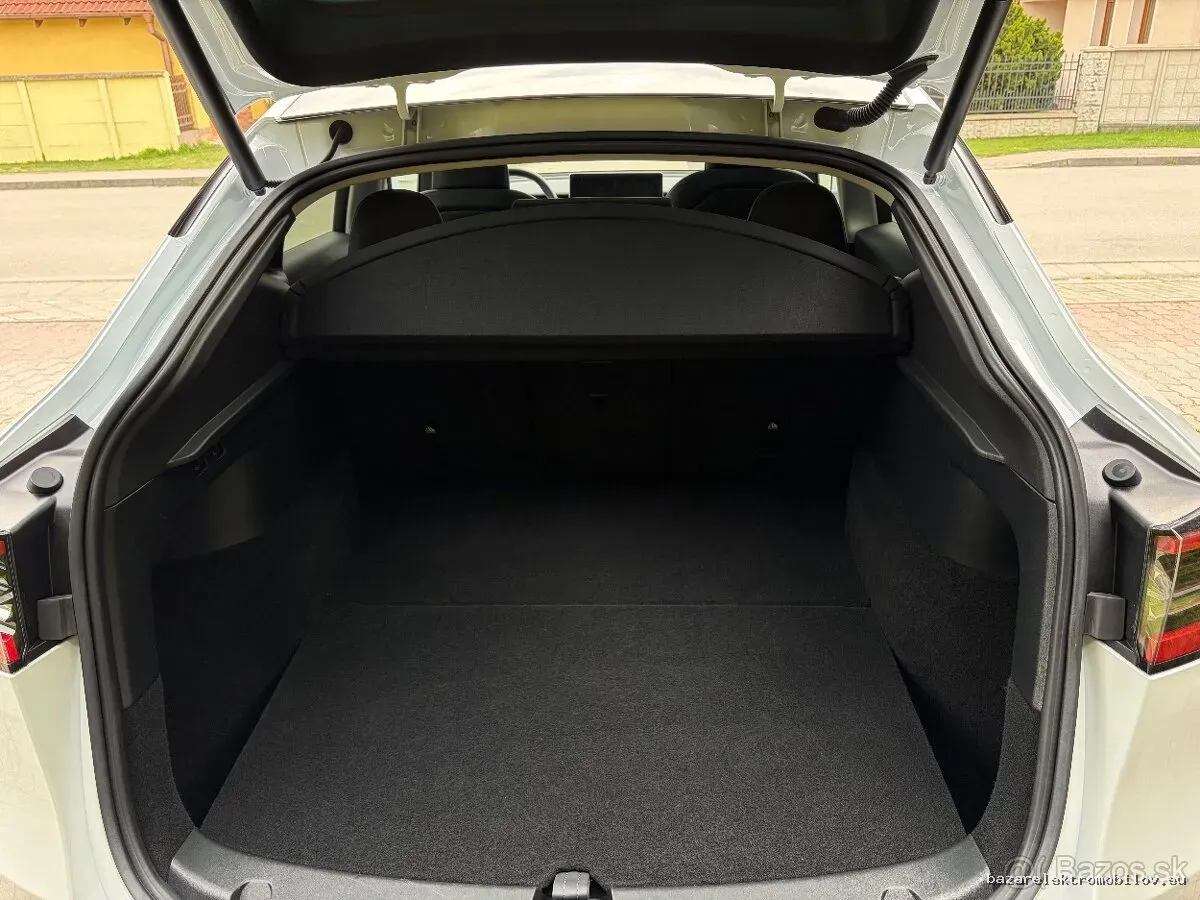 Tesla Y Long Range AWD - Fotografia inzerátu 11