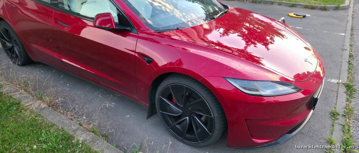 Tesla Model 3 Performance - Fotografia inzerátu 4
