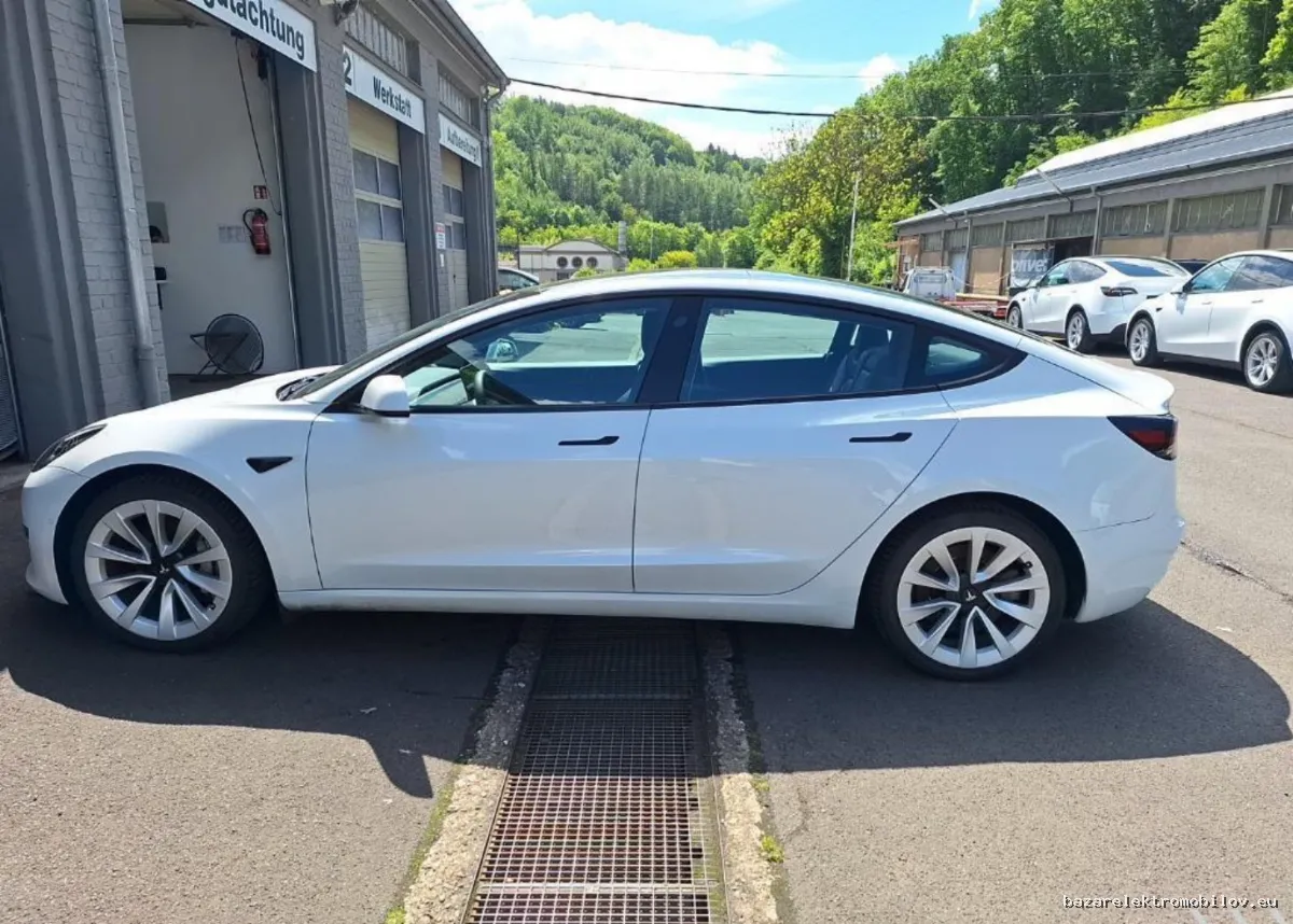 Tesla Model 3 SR Plus LFP - Fotografia inzerátu 9