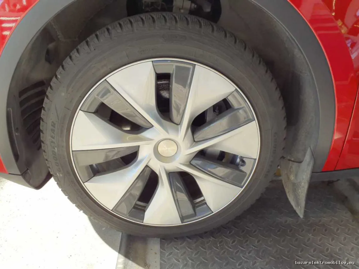 Tesla Model Y RWD LFP - Fotografia inzerátu 2