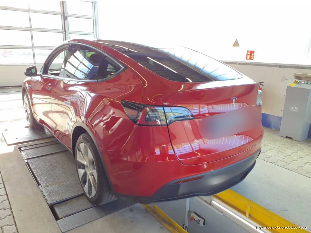 Tesla Model Y RWD LFP - Fotografia inzerátu 3