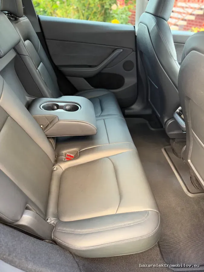 Tesla Model Y LR AWD - Fotografia inzerátu 15