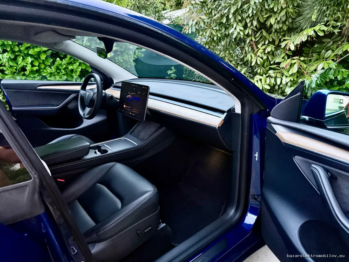 Tesla Y Long Range AWD - Fotografia inzerátu 15