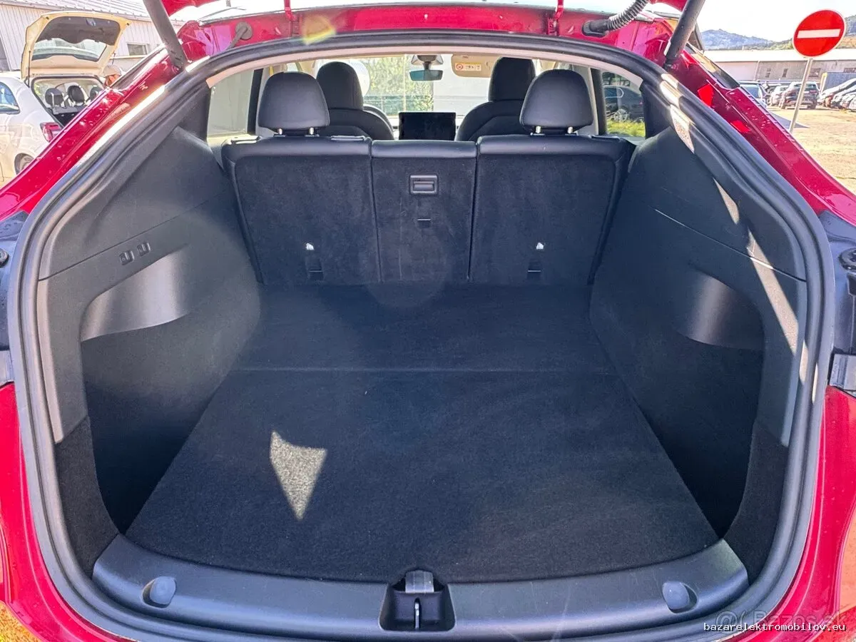 Tesla Model Y LR AWD - Fotografia inzerátu 13