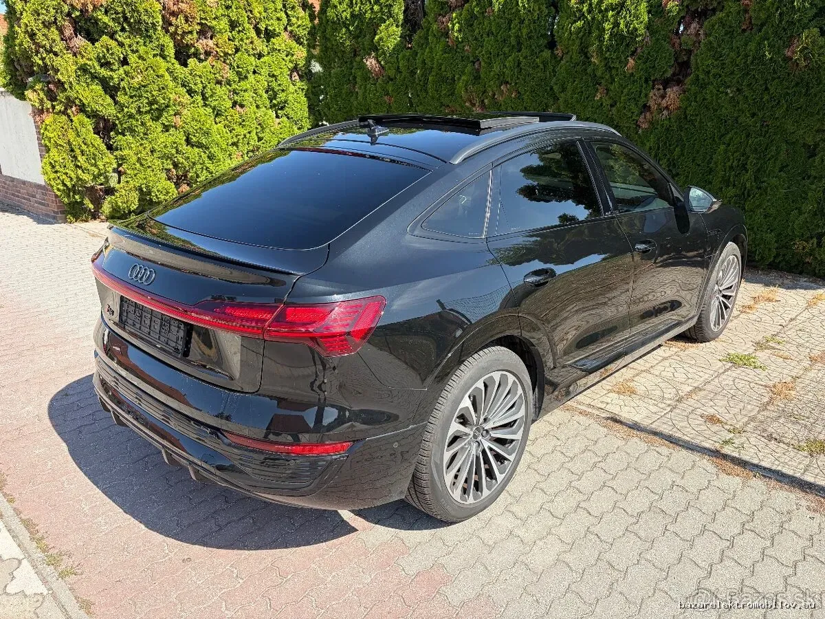 Audi Q8 SUV e-tron 55 quattro - Fotografia inzerátu 12