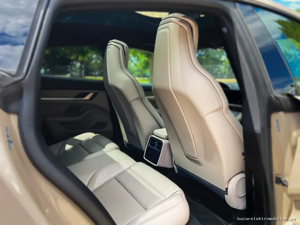 Porsche TAYCAN 4S - Fotografia inzerátu 12