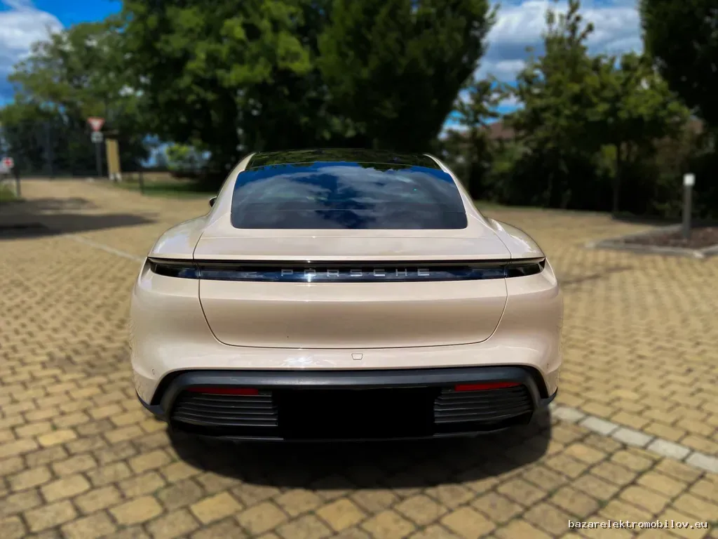 Porsche TAYCAN 4S - Fotografia inzerátu 14