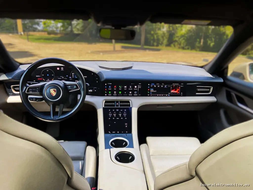Porsche TAYCAN 4S - Fotografia inzerátu 21