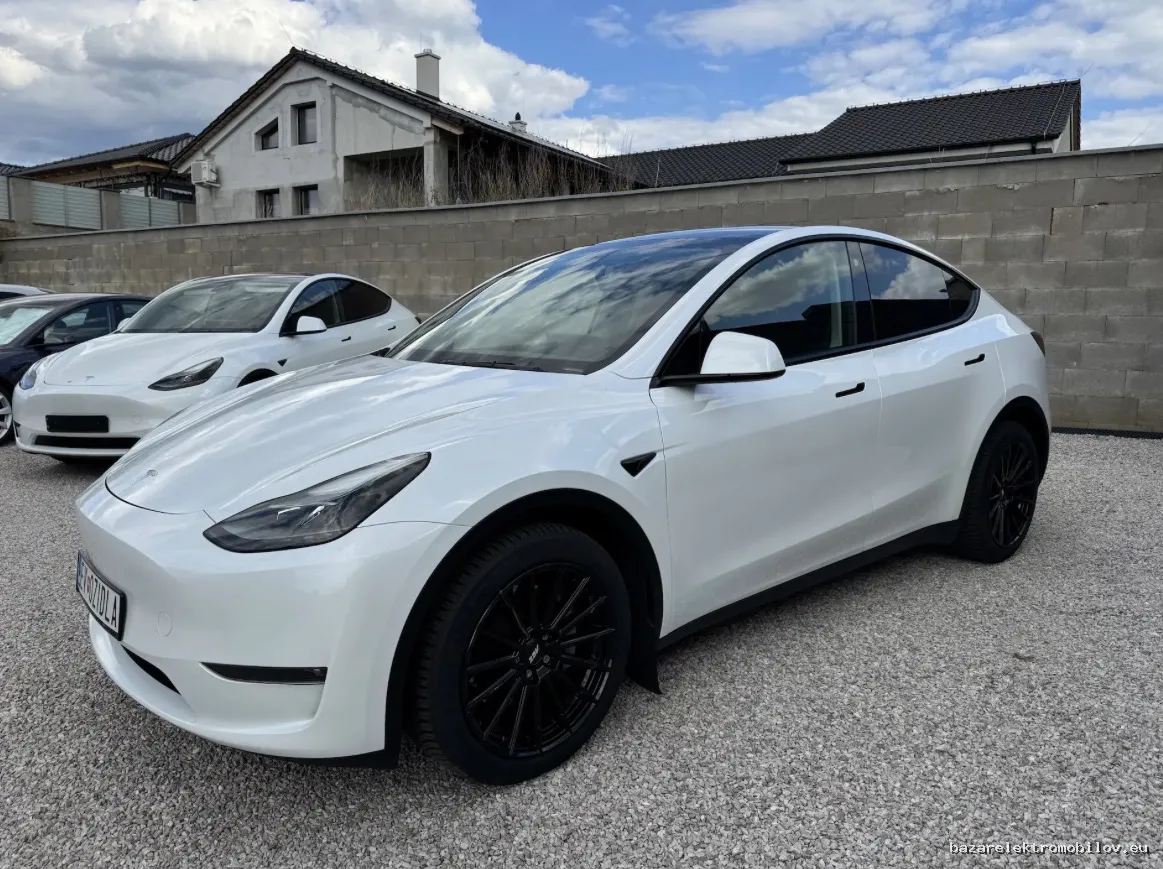 Tesla Model Y LR AWD