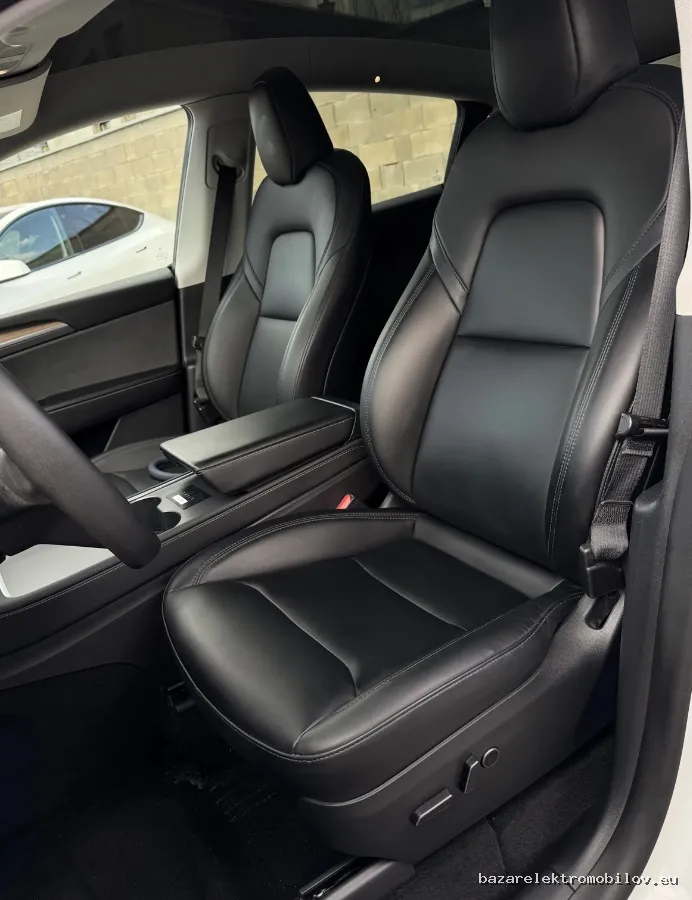 Tesla Model Y LR AWD - Fotografia inzerátu 4