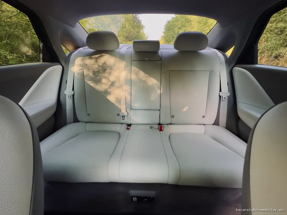 Hyundai IONIQ 6 Long Range AWD - Fotografia inzerátu 13