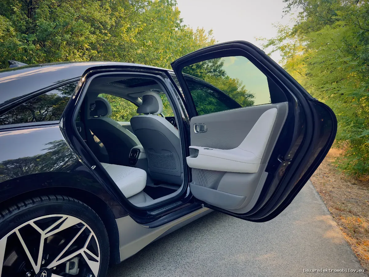 Hyundai IONIQ 6 Long Range AWD - Fotografia inzerátu 37