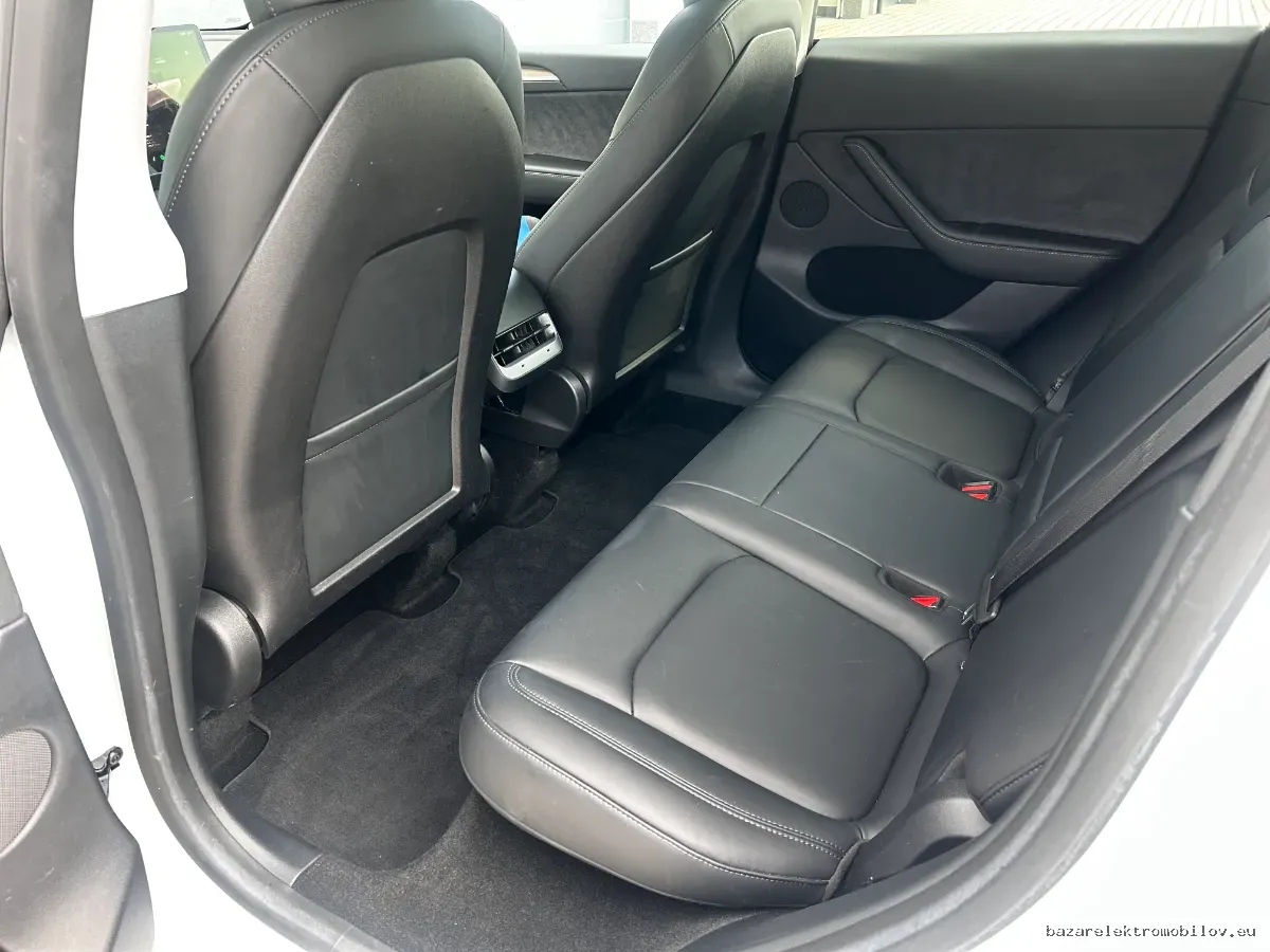 Tesla Model Y LR AWD - Fotografia inzerátu 11