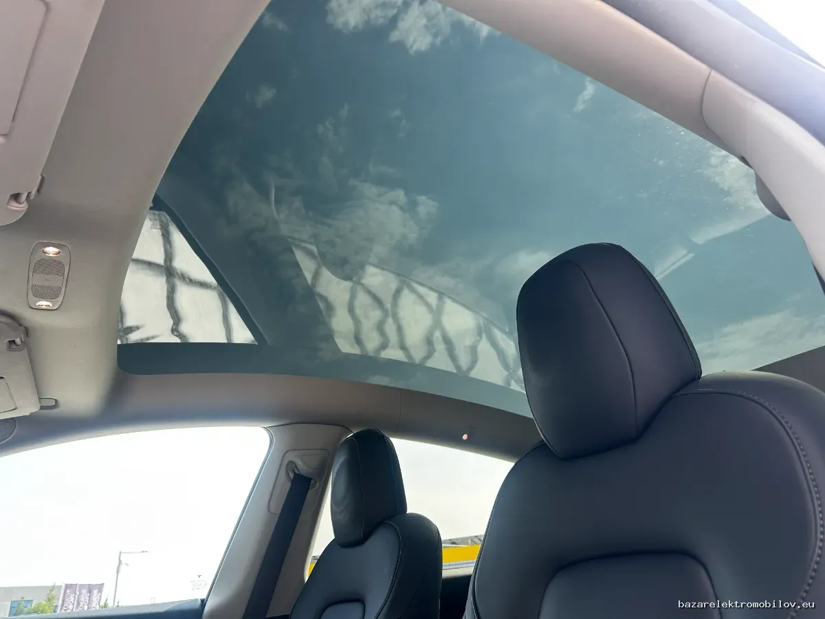 Tesla Model Y LR AWD - Fotografia inzerátu 13