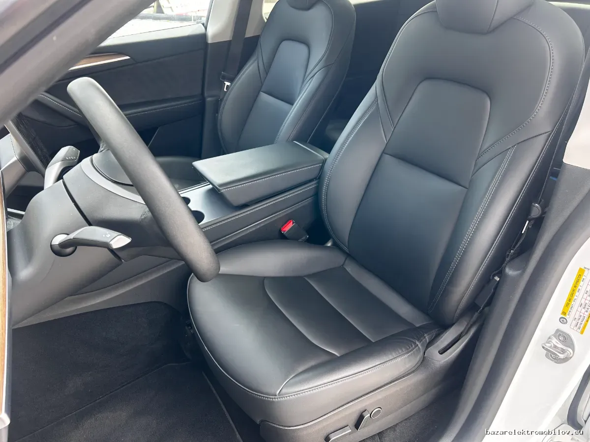 Tesla Model Y LR AWD - Fotografia inzerátu 10