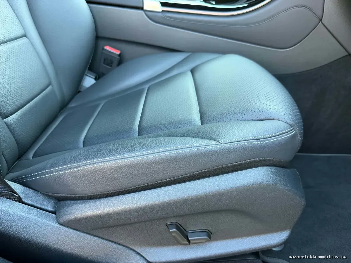 Mercedes-Benz EQC 400 4MATIC 2020-2023 - Fotografia inzerátu 11