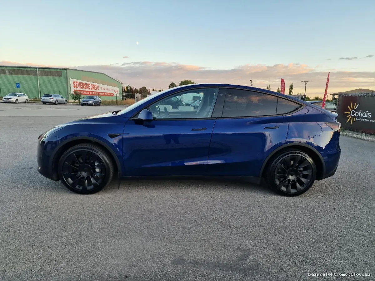 Tesla Model Y RWD LFP - Fotografia inzerátu 3