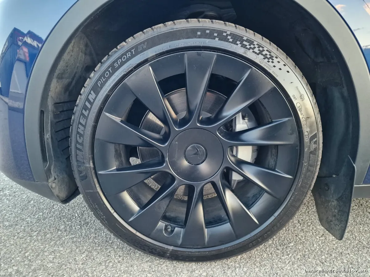 Tesla Model Y RWD LFP - Fotografia inzerátu 11