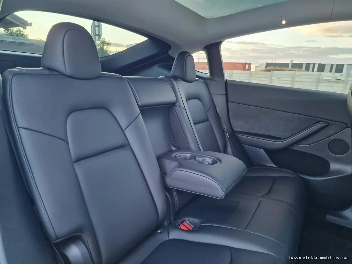 Tesla Model Y RWD LFP - Fotografia inzerátu 13